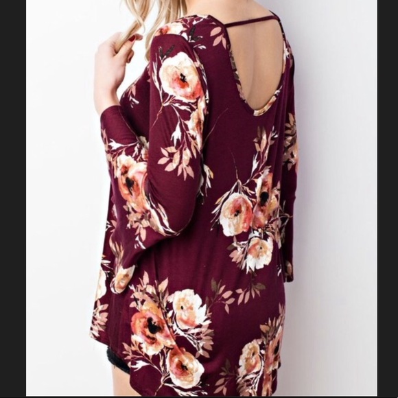 Floral Scoop Neck Top - Picture 2 of 4